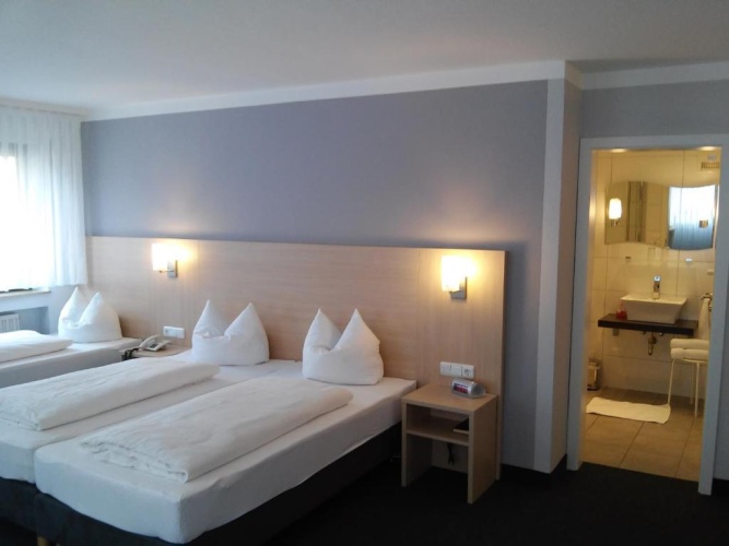 Standard Triple room