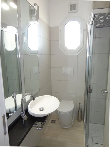 Nice Apartment With Balcony For 6 People - by Beahost Rentals