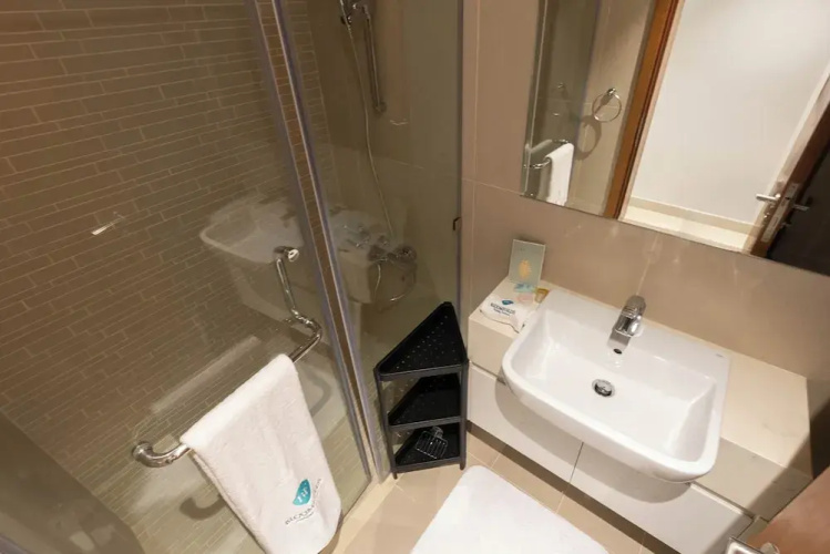 Bloomfields Premium STU Canal View