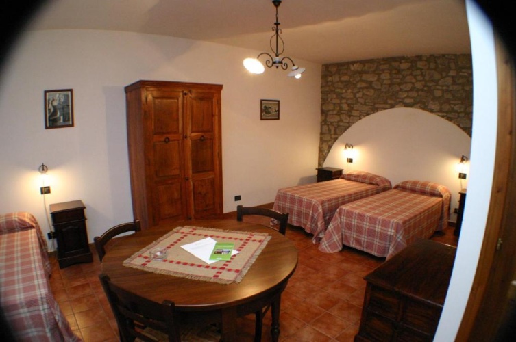 Standard Triple room