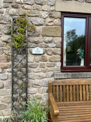 2 Bedrooms Cottage