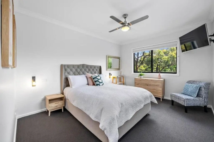 5 Bedrooms Cottage