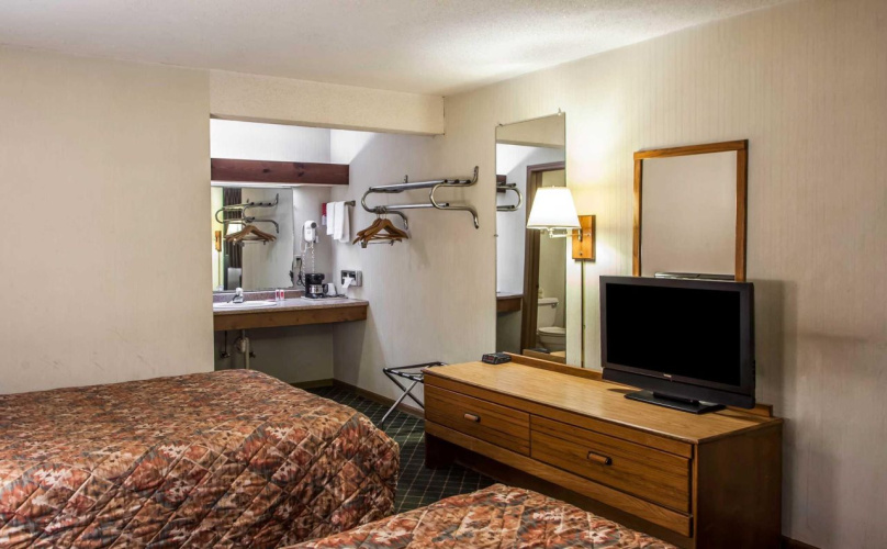 Economy Inn & Suites