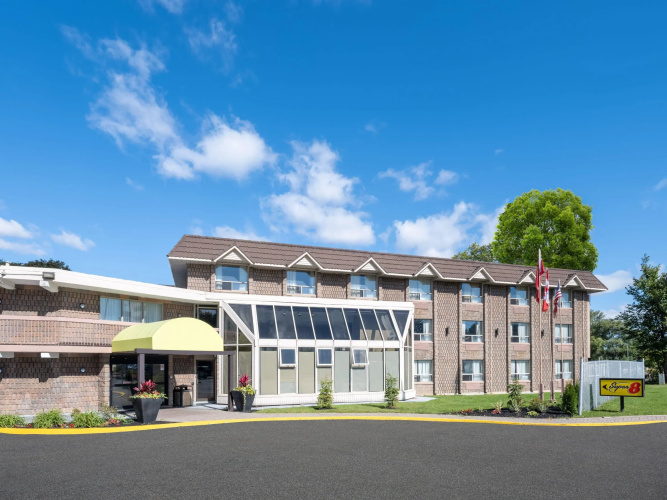 Super 8 by Wyndham Toronto East ON