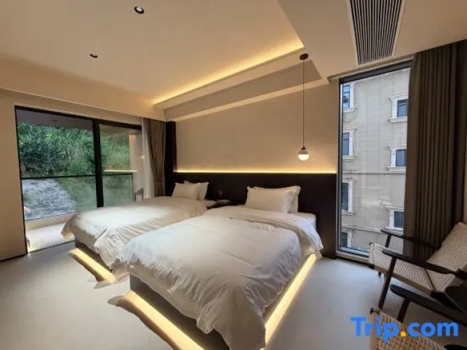 Standard Twin room with balcony