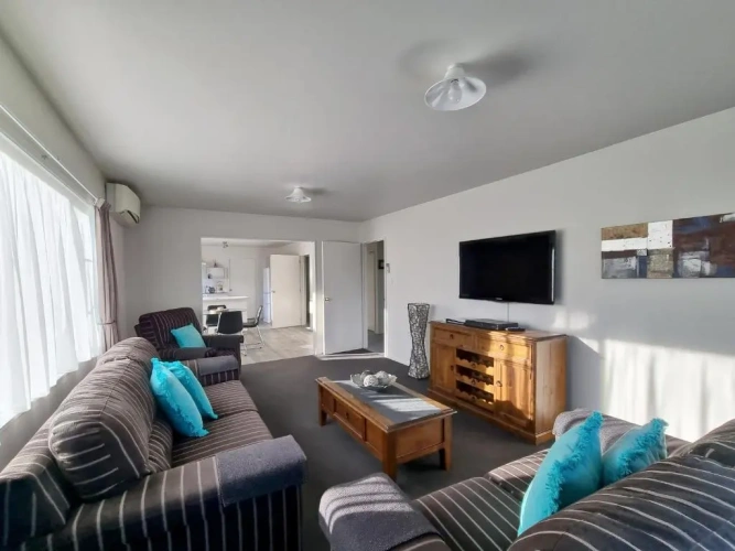 4 Bedrooms Cottage