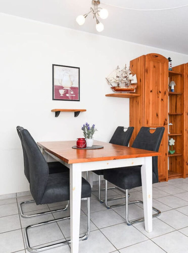 Friesengold Modern Retreat