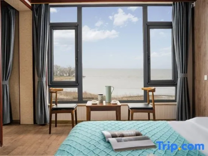 Standard Family room with lake view