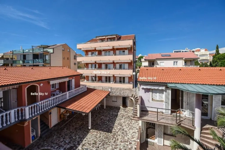 1 Bedroom Apartment