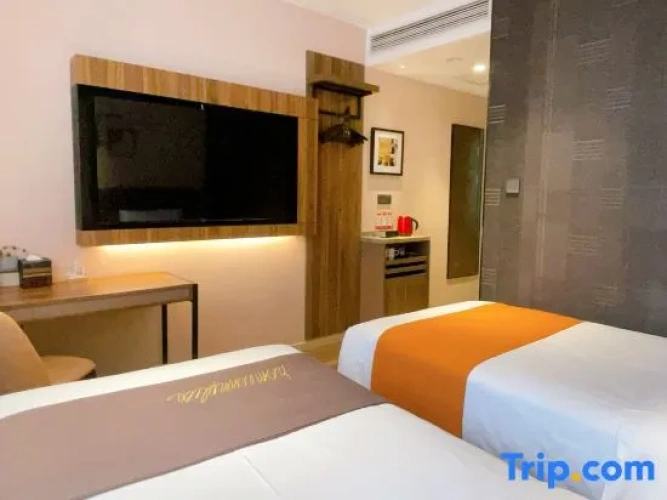 Standard Double room with street view
