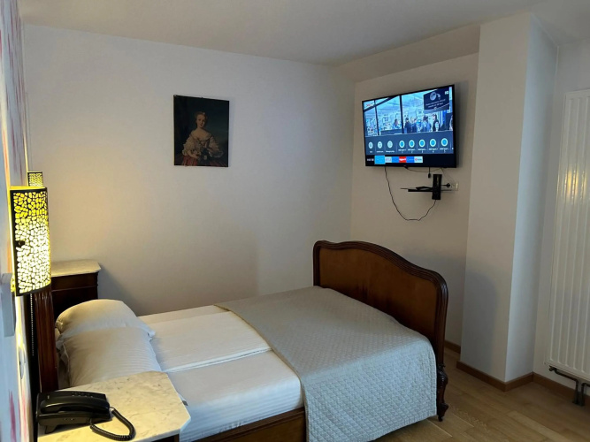 Hotel Senator