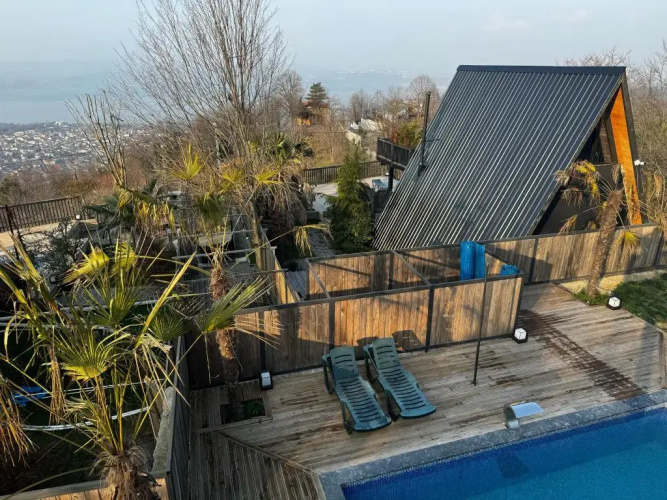 Hill House Bungalov