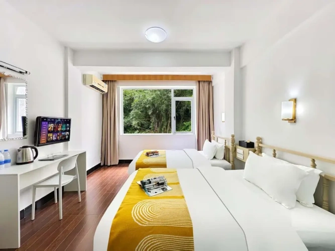 Economy Twin room with mountain view
