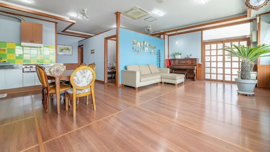 2 Bedrooms Grand room