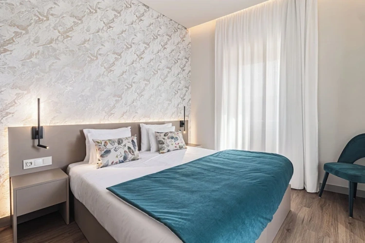 Superior Quadruple room with city view