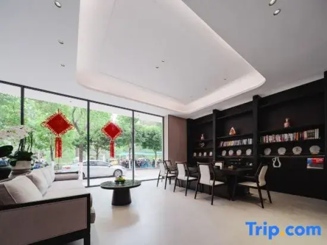 Walking In Life Hotel