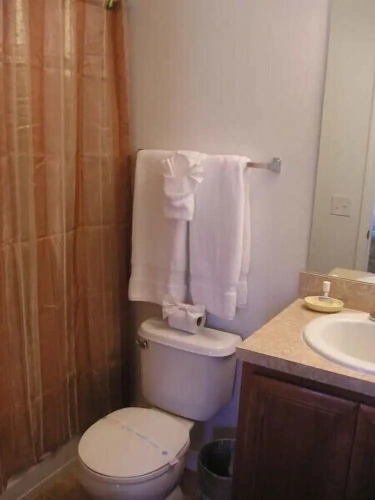 3 Bedrooms Comfort room