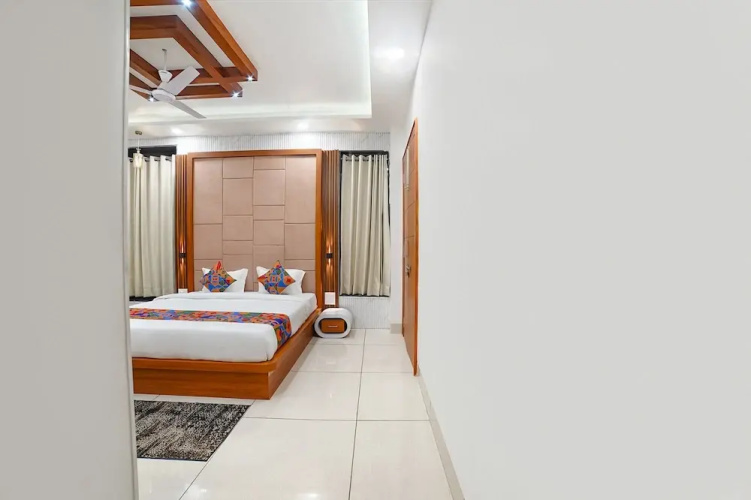 Fabhotel Eminent