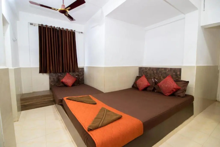 Hotel Travellers Inn