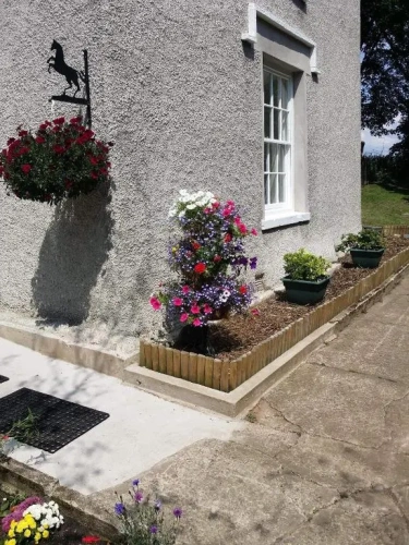 5 Bedrooms Cottage