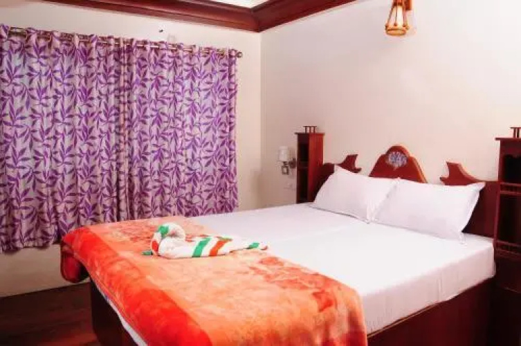 Sreekrishna Houseboat