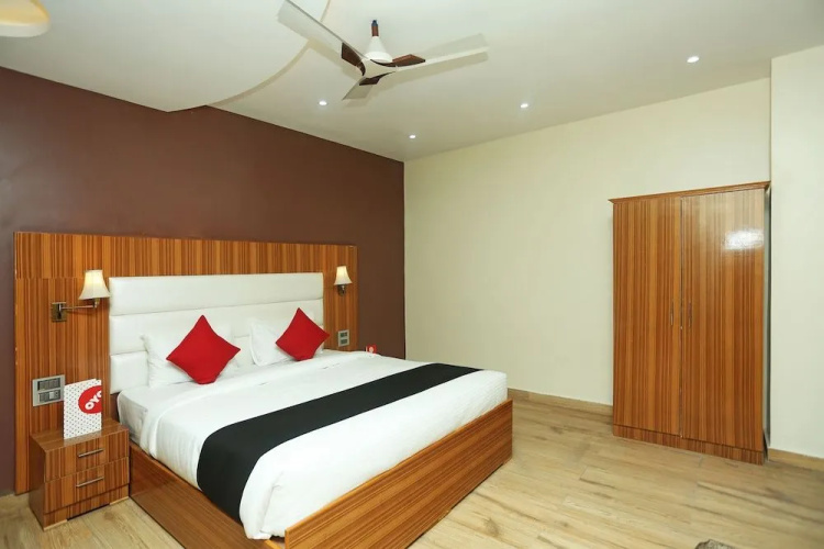 Capital O 18317 Hotel Samriddhi Retreat