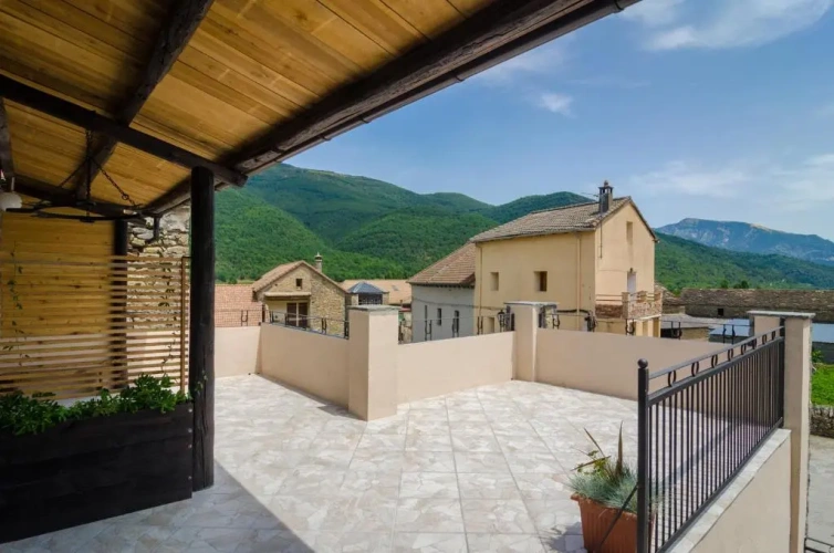 Apartment with mountain view