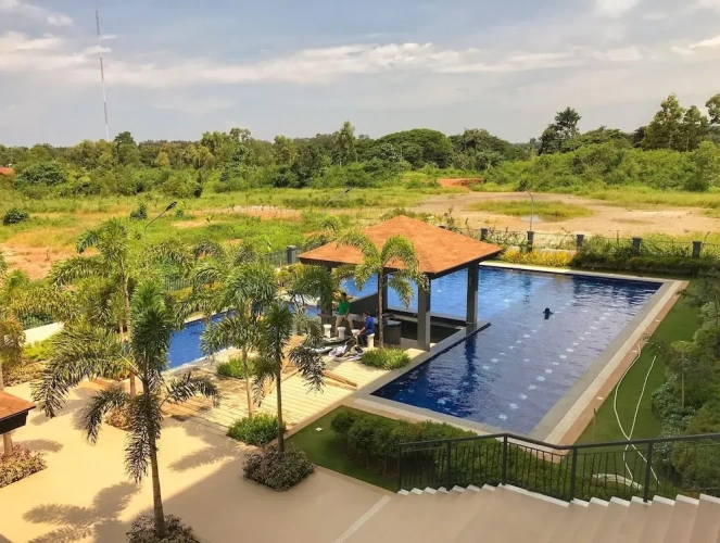 Deluxe room with pool view