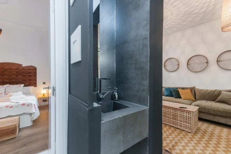 Spacious Designer Two Bed Apartment in Malasaña