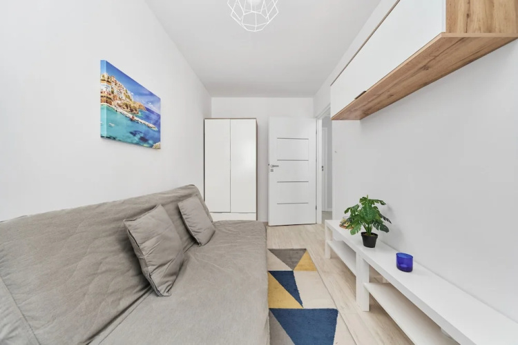 Charming Apartment Fabryczna by Renters
