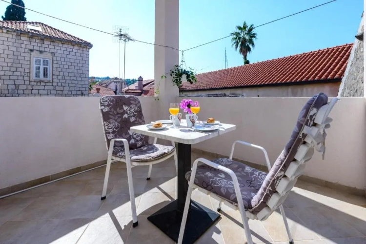 Apartment with balcony