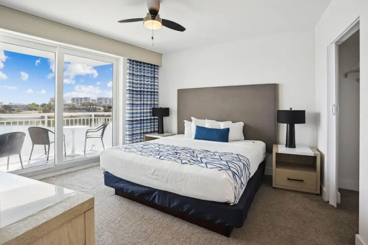 Oceana 305 East