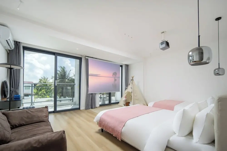 Classic Twin room with pool view