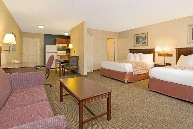 2 Bedrooms Sextuple Suite