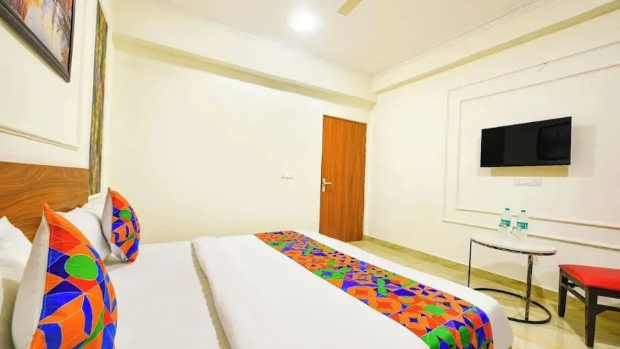 Hotel Golden Petals