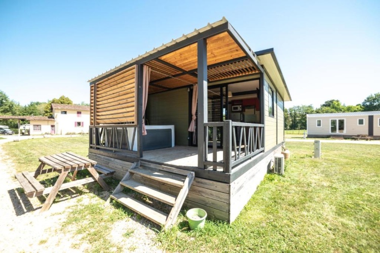 2 Bedrooms Chalet