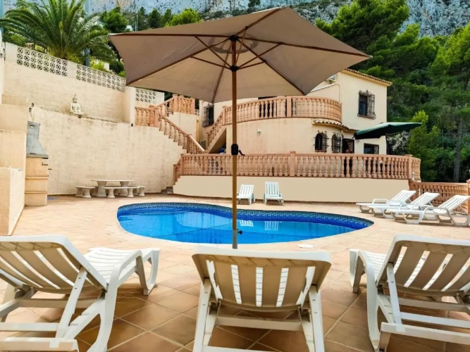4 Bedrooms Cottage