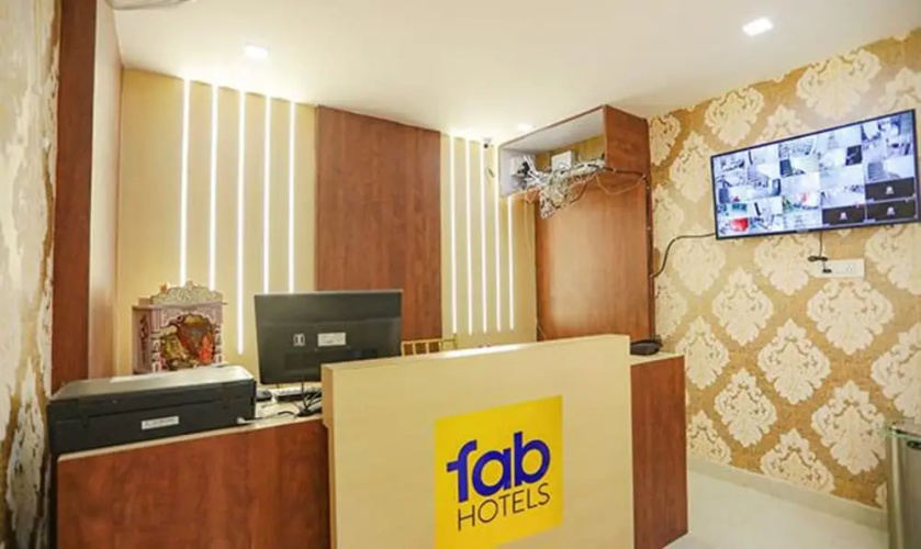 Fabhotel Cosmos