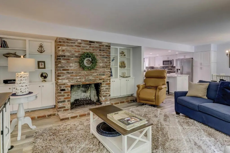 1504 Shipmaster 2 BR Condo Shipyard