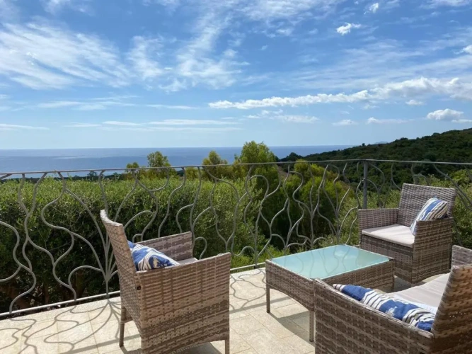 2 Bedrooms Villa