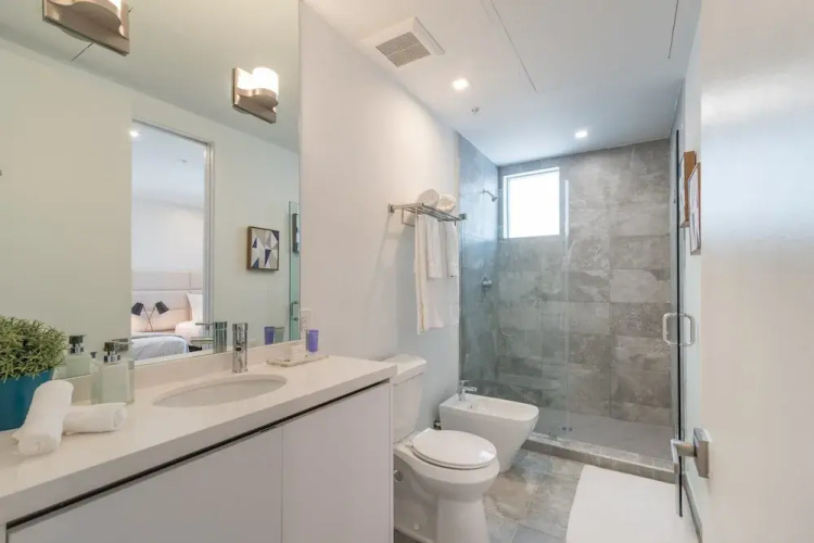 VHC Luxury Apartments 538-203