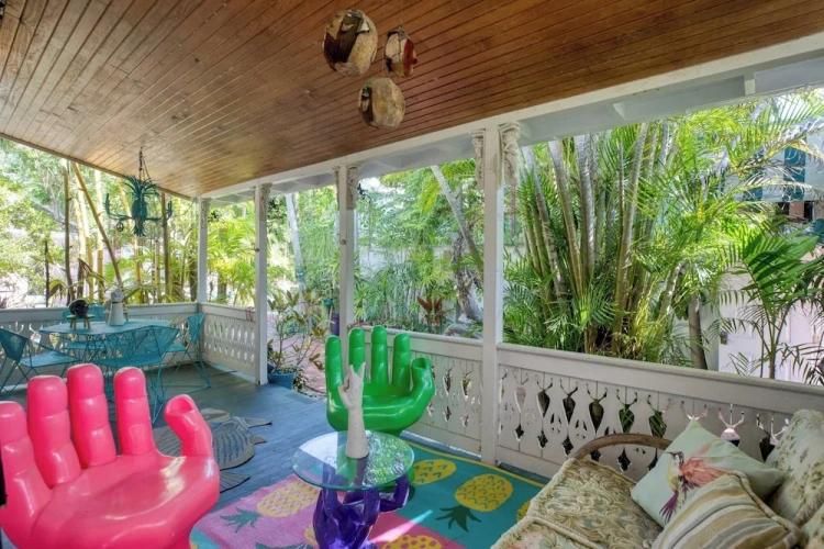 4 Bedrooms Cottage