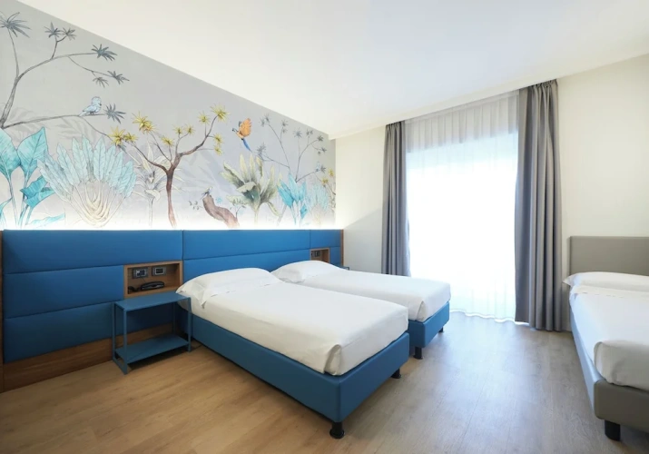 Standard Triple room with balcony