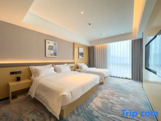 Deluxe Triple Family Suite