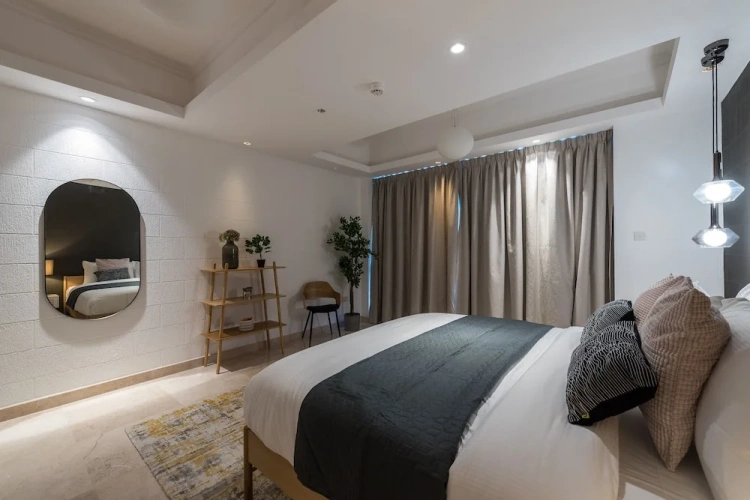 4 Bedrooms Luxury Apartment with balcony and with harbour view