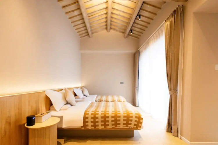 Superior Twin room with courtyard view