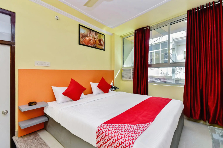 OYO 28054 Hotel Suraj Villa