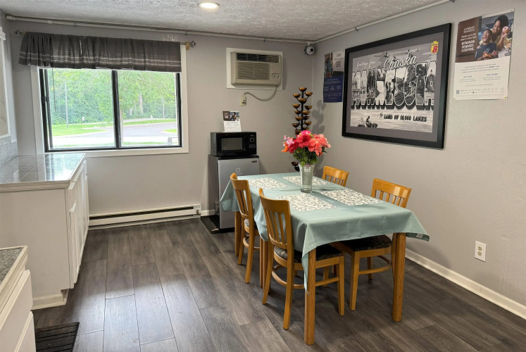 Super 8 by Wyndham Chaska