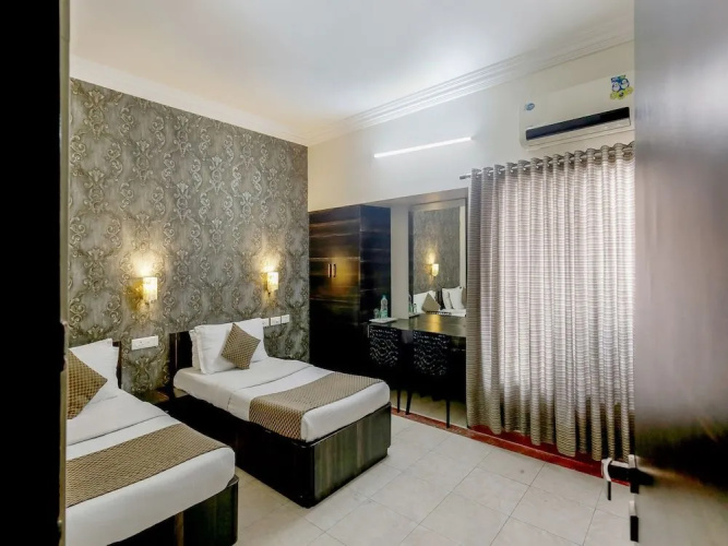 Fabhotel Heritage Palace