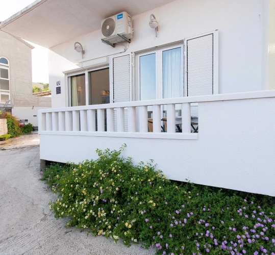 3 Bedrooms Apartment